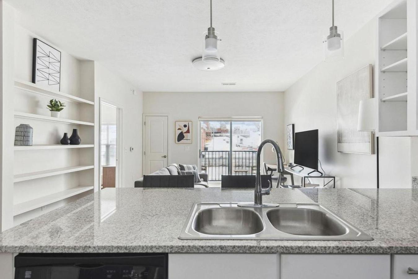 Landing Modern Apartment With Amazing Amenities Omaha Bagian luar foto