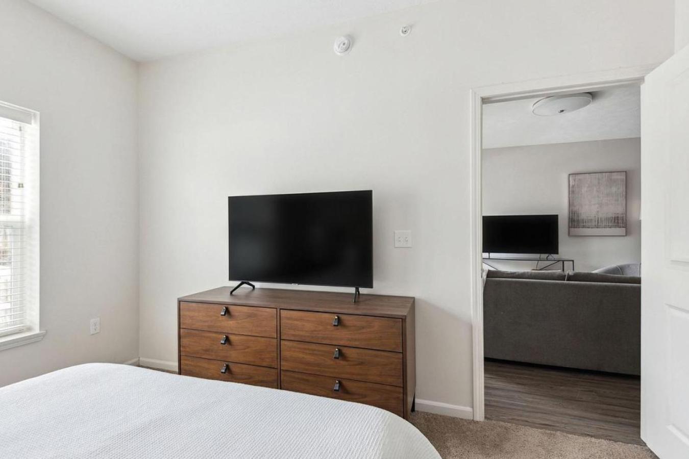 Landing Modern Apartment With Amazing Amenities Omaha Bagian luar foto